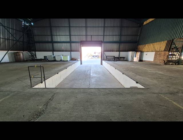 5,600M² FACTORY TO LET IN ANDERBOLT